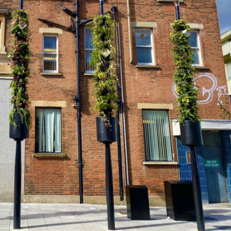SMART LIVING PILLAR