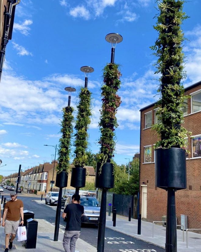 SMART LIVING PILLAR